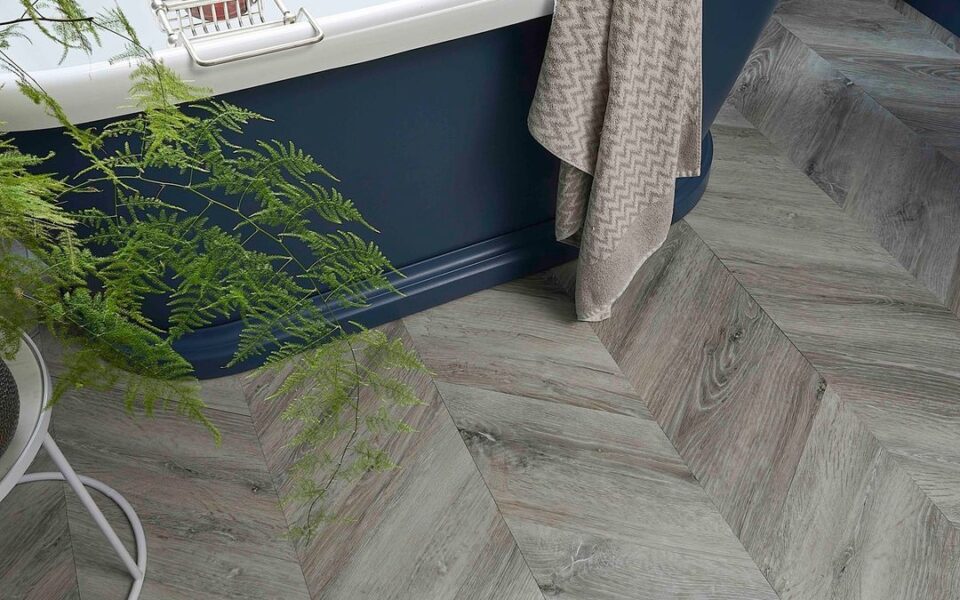 light lvt flooring in bathroom